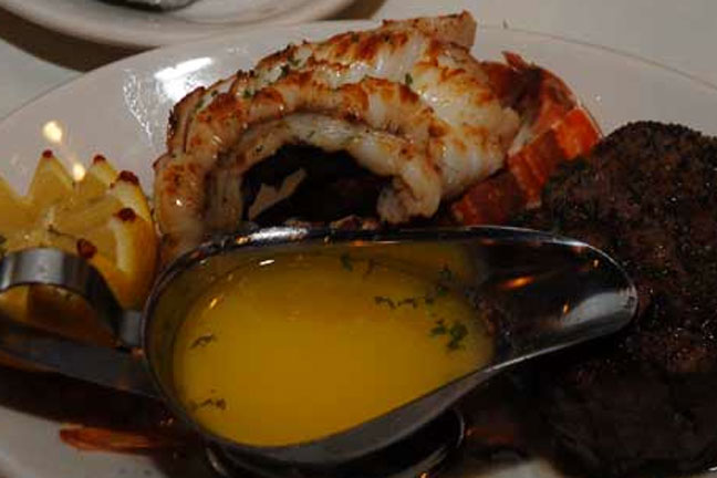 Del Frisco's Dress Code