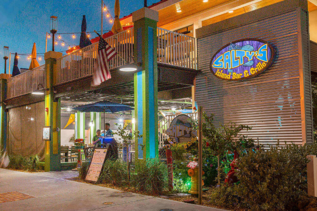 Salty’s Island Bar and Grill