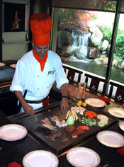 Lees Golden Buddha & MoMo Ya