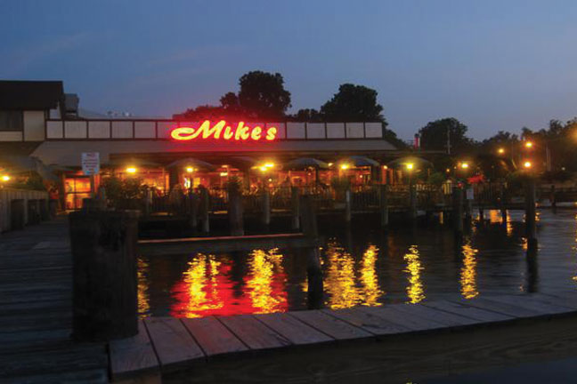 Mike's Bar & Crab House