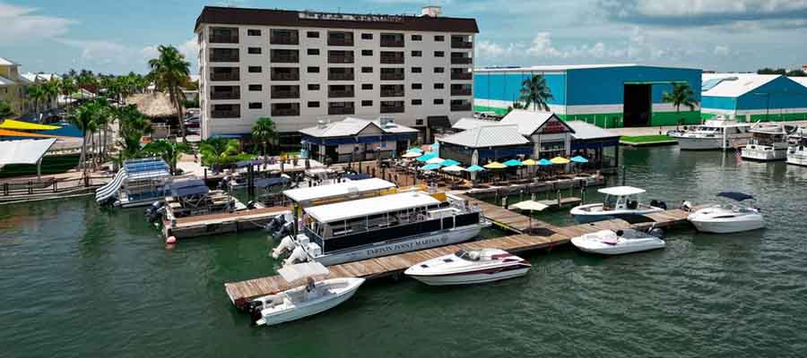 Snug Harbor Waterfront Restaurant (Ft Myers Beach)